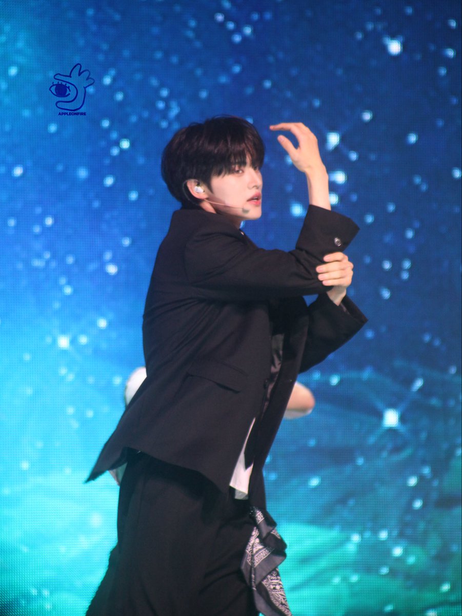 AppleonFire tweet media