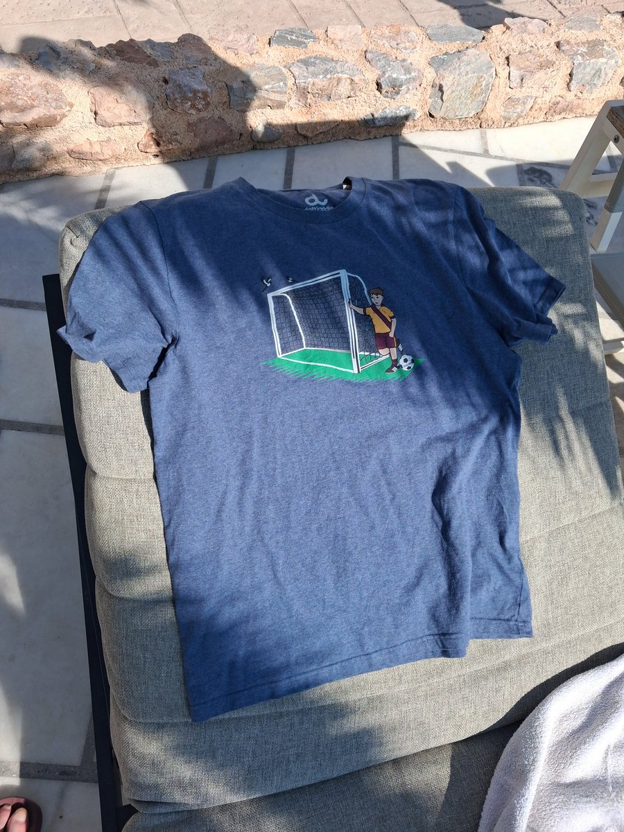 daft_laddie's tweet image. I&apos;ve melted away 
#daft_laddie 
#santorini 
#perivolosbeach