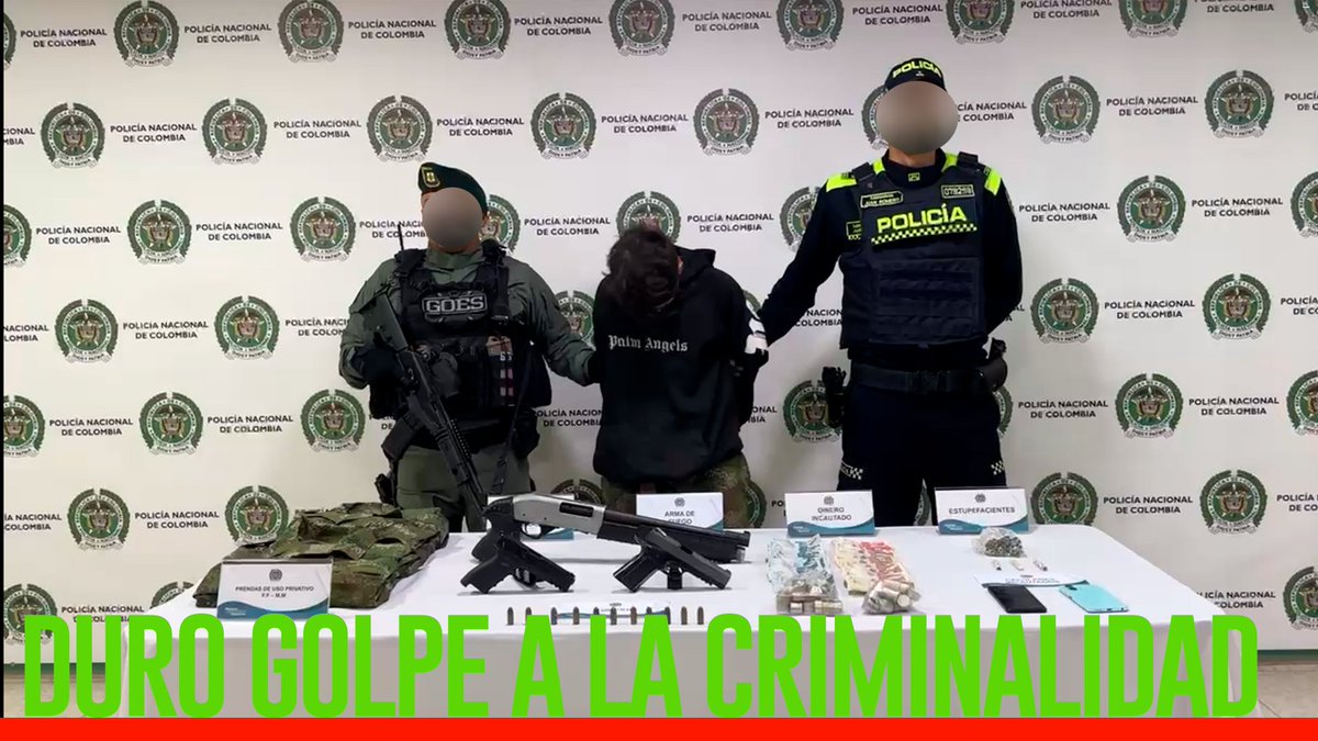 SIBASTEREO883's tweet photo. DURO GOLPE A LA CRIMINALIDAD @PoliciaSoacha_  

EN UN ALLANAMIENTO FUE CAPTURADO UN CIUDADANO DONDE SE INCAUTARON VARIAS ARMAS DE FUEGO.

Noticia Completa
Facebook: https://t.co/J1M27yQkgh
Instagram: https://t.co/CGuSe8dAqh
Youtube: https://t.co/GbjtPtrYoo https://t.co/BdSecMXlUM