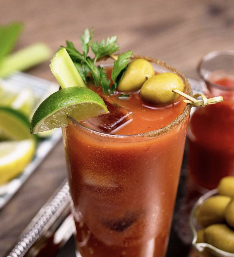 Traditional British Pork Pie, golden crispy crust, fragrant meat filling and a whole boiled egg in the middle 😋
A cool, strong Bloody Mary full of energy for a new day 🍅
#ClassicCocktail #BrunchGoals #PorkPie #FoodLover