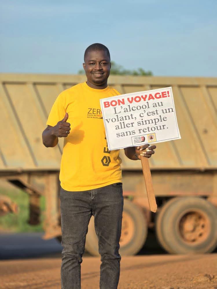 burkina24's tweet photo. 🇧🇫 Sécurité routière : 14 jours au péage pour des routes sûres ! 🚗💡
#SécuritéRoutière #Civisme #FSRB #ZéroGoutteDeSang #BurkinaFaso Des détails en cliquant ici 👇🏿👇🏿👇🏿
https://t.co/n0JR9L0wl5. https://t.co/pP83GPiwKV