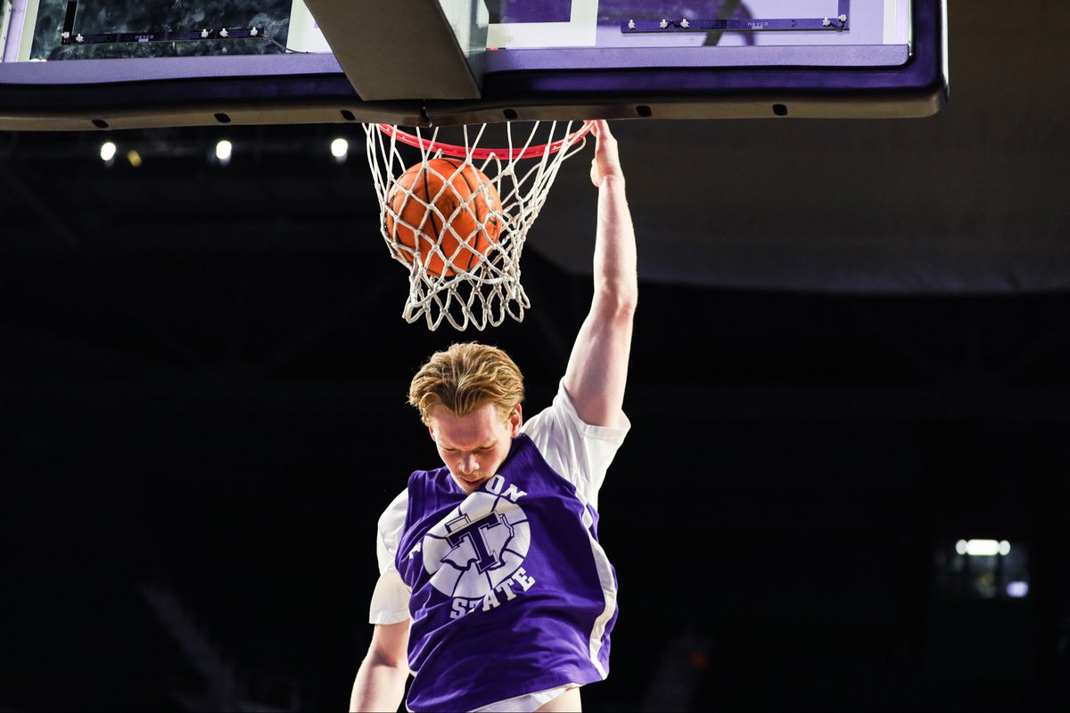 TarletonMBB's tweet photo. Getting your tickets to Sunday’s game against TCU is a SLAM DUNK!

End Homecoming Week with Tarleton State hosting TCU in the first basketball game in the EECU Center 🤠

Buy tickets now - https://t.co/q2diesTxsW https://t.co/4nfJIp32qO