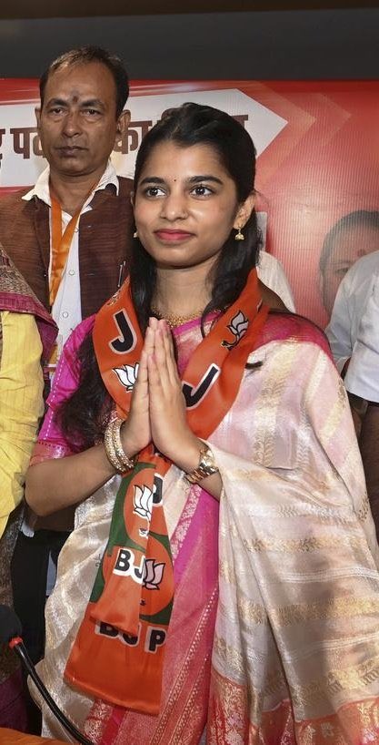 ये मैडम कौन हैं, बहुत इनका फ़ोटो और चर्चा सुन रहा हूँ बिहार चुनाव में