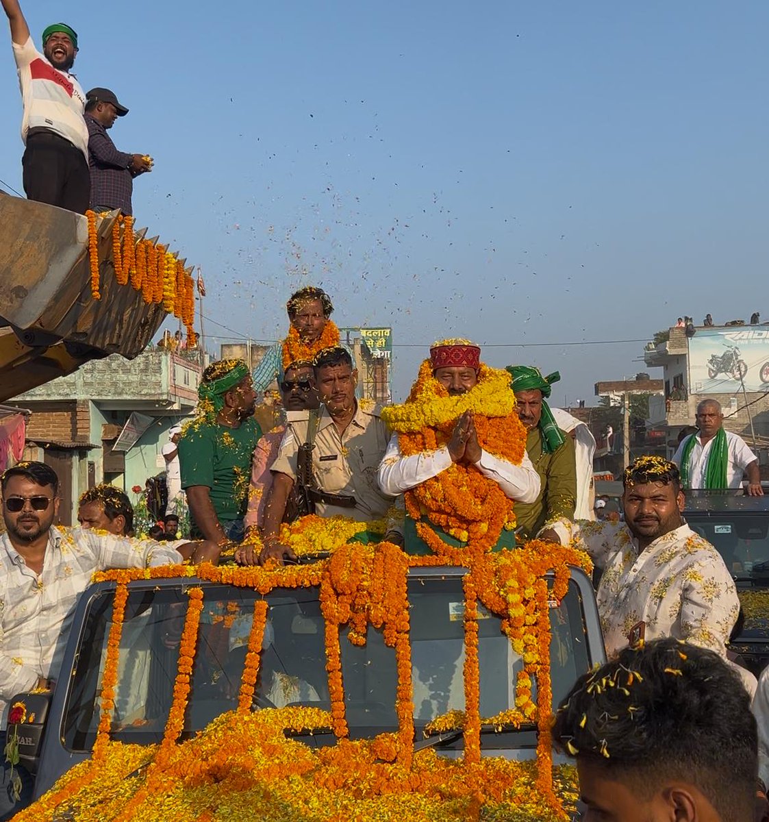 iBhaiVirendra's tweet image. निर्वाची पदाधिकारी के समक्ष अपना नामांकन पत्र समर्पित किया। हम सब एकजुट होकर बिहार को बचाने की लड़ाई लड़ेंगे।
मनेर की जनता ज़िंदाबाद ✊🏻
लालू यादव ज़िंदाबाद ✊🏻
तेजस्वी यादव ज़िंदाबाद ✊🏻
@yadavtejashwi