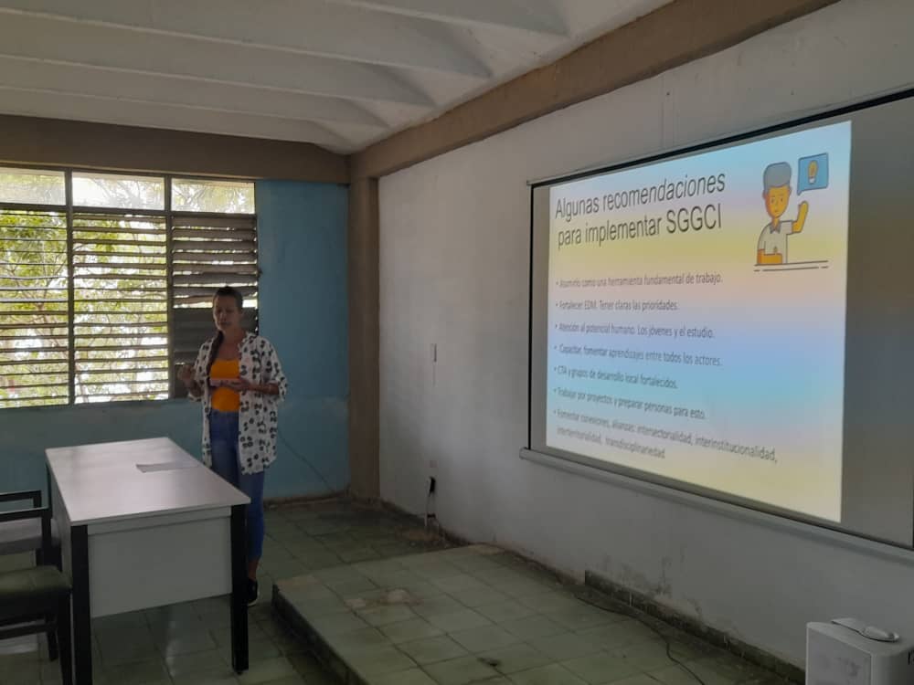 CITMAJobabo's tweet image. &quot;Seminario para el Intendente y su equipo&quot;; se trata hoy el Tema 5 Gestión de gobierno basado en ciencia e innovación; subtema Funcionamiento del CTA e Implementación de la EDM facilitado a dos manos por la Especialista del CITMA y equipo  Dirección de Desarrollo Municipal.