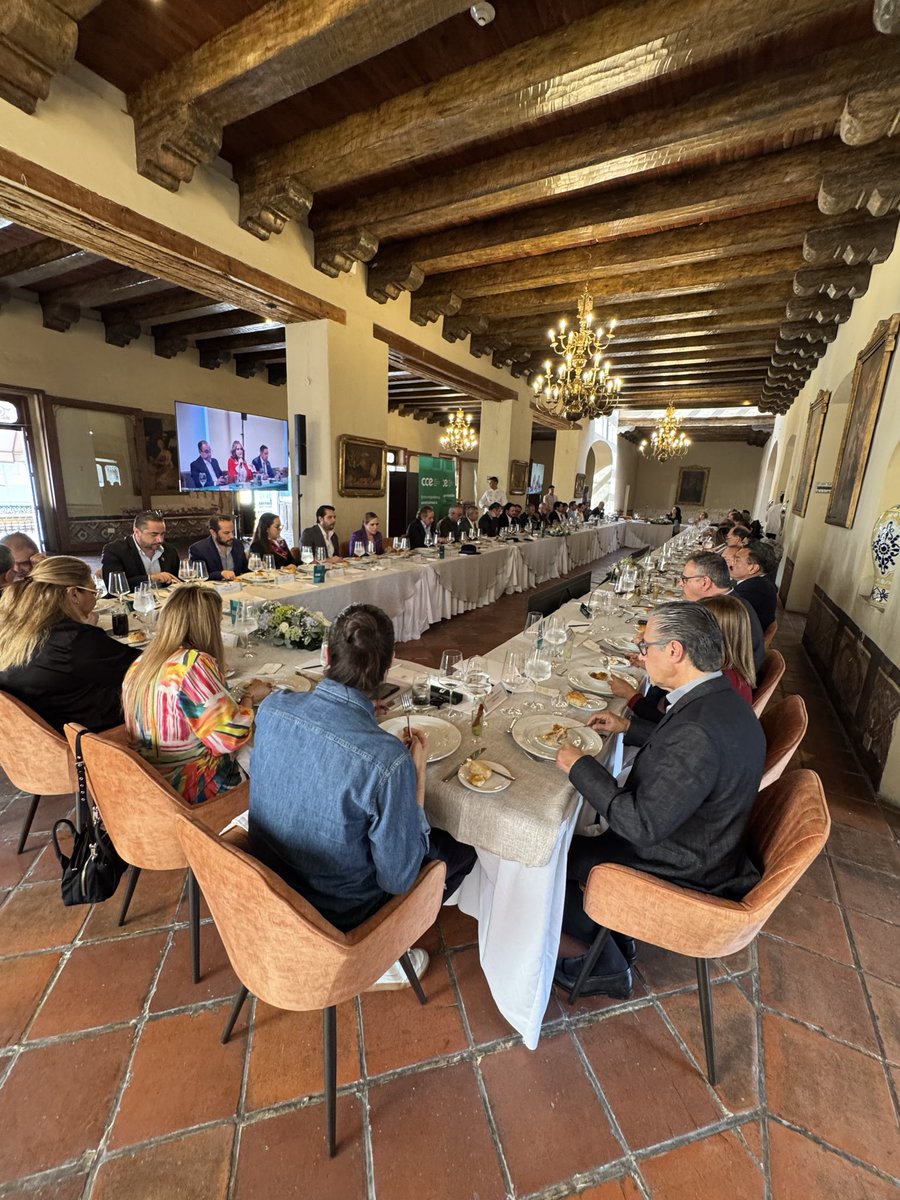 En el Consejo del @CCE_Puebla avanzamos en:

-Temas clave de #Representación y de #Seguridad para la #AgendaEmpresarial 
-Solidaridad: Centros de acopio y más apoyos (catres, agua) para los afectados por las lluvias, gracias al compromiso del sector empresarial.
-Análisis: