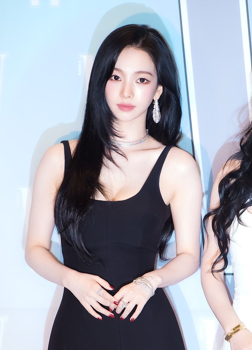 hourly karina (@hourlykrn) on Twitter photo 