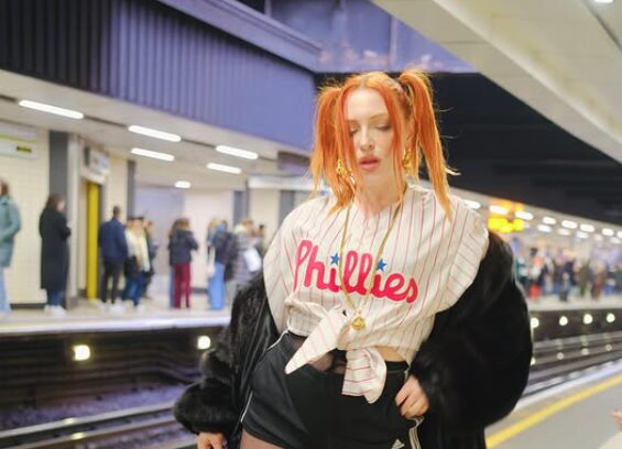 In this EQ Music interview with Minx, the London-based pop-rap firecracker opens up about her unapologetically fierce sound that fuses hip hop, house, and Latin influences.

eqmusicblog.com/eq-music-inter…