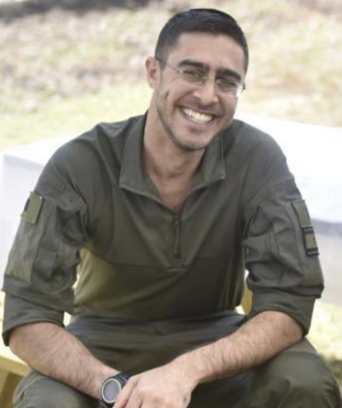 ״כולי תקווה שכשתיגמר המלחמה, לא נמשיך עם המריבות ולא נמשיך עם ההפגנות״.

רס"ן (במיל') אליאב עמרם אביטבול ז"ל ❤️
חטיבת אלון (228).
נפל בכ"ד בתשרי התשפ"ה (26 באוקטובר 2024).
יהי זכרו ברוך 🙏