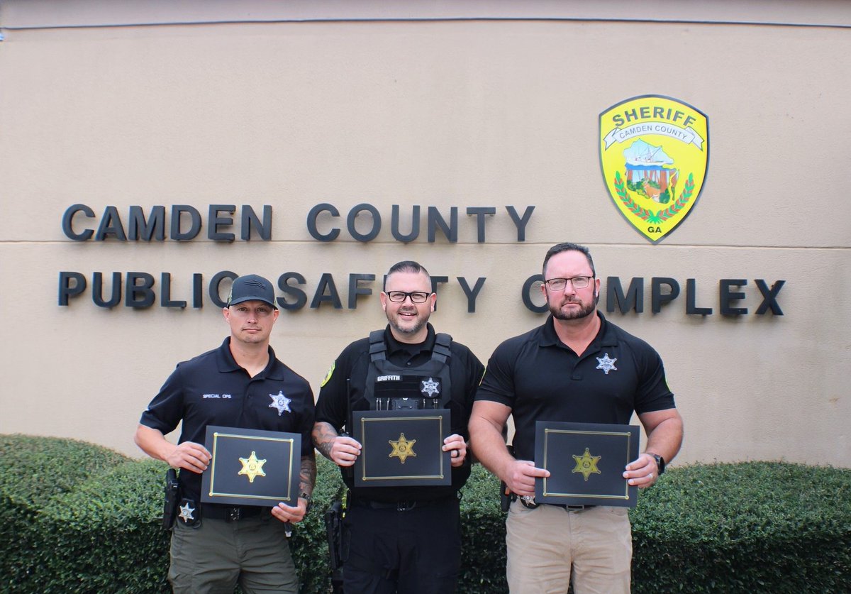 CamdenCoSheriff's tweet photo. 🚨 Teamwork in Action! 🚨
On September 23, 2025, our E-911 Center received a call about a stolen Coca-Cola delivery truck. https://t.co/6oyhRLBxJr