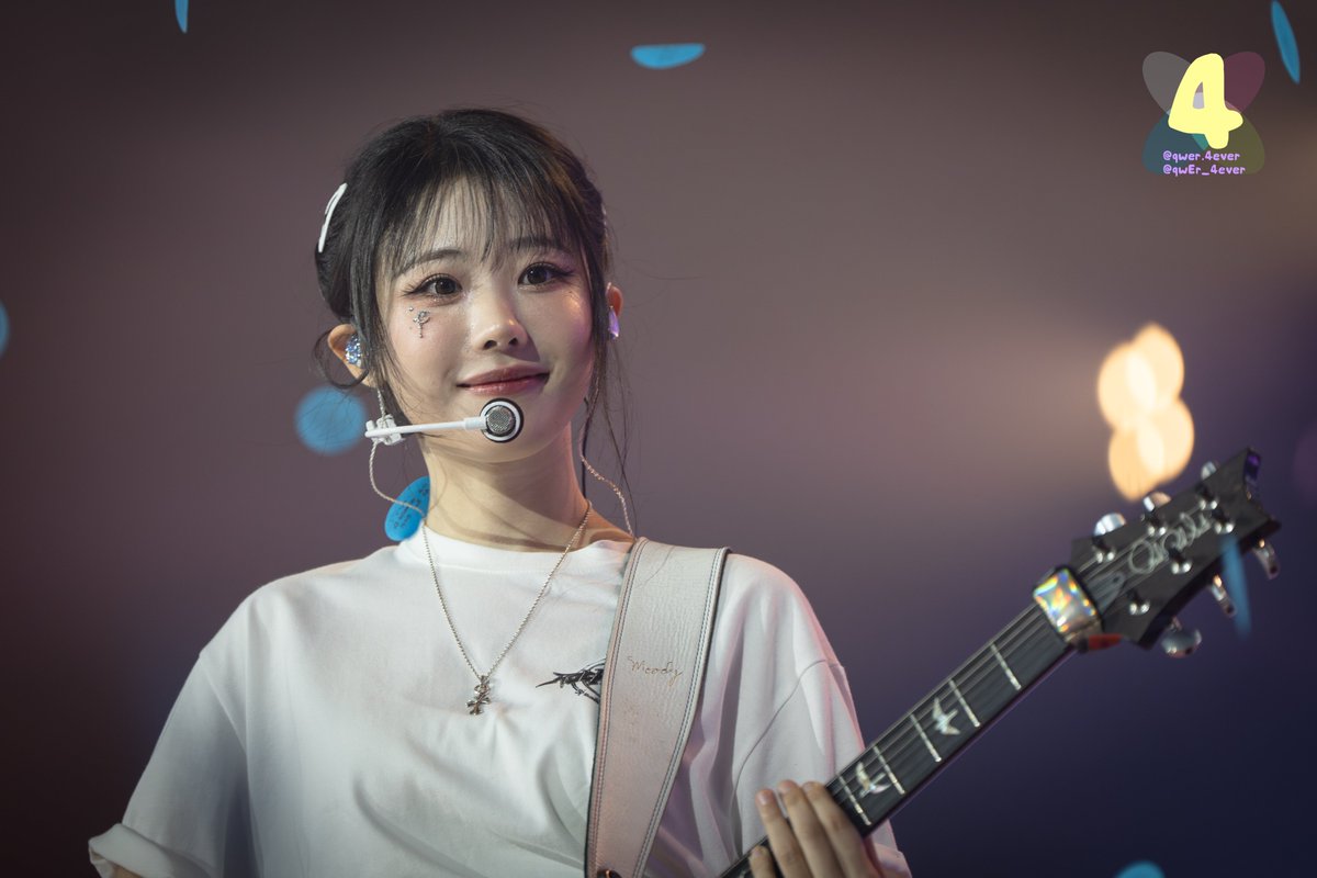 qwEr_4ever's tweet photo. 251003 QWER 1ST WORLD TOUR <ROCKATION> in Seoul   

#QWER 
#Hina #히나 #냥뇽녕냥 #장나영

@hapycb https://t.co/1KLox6jIif