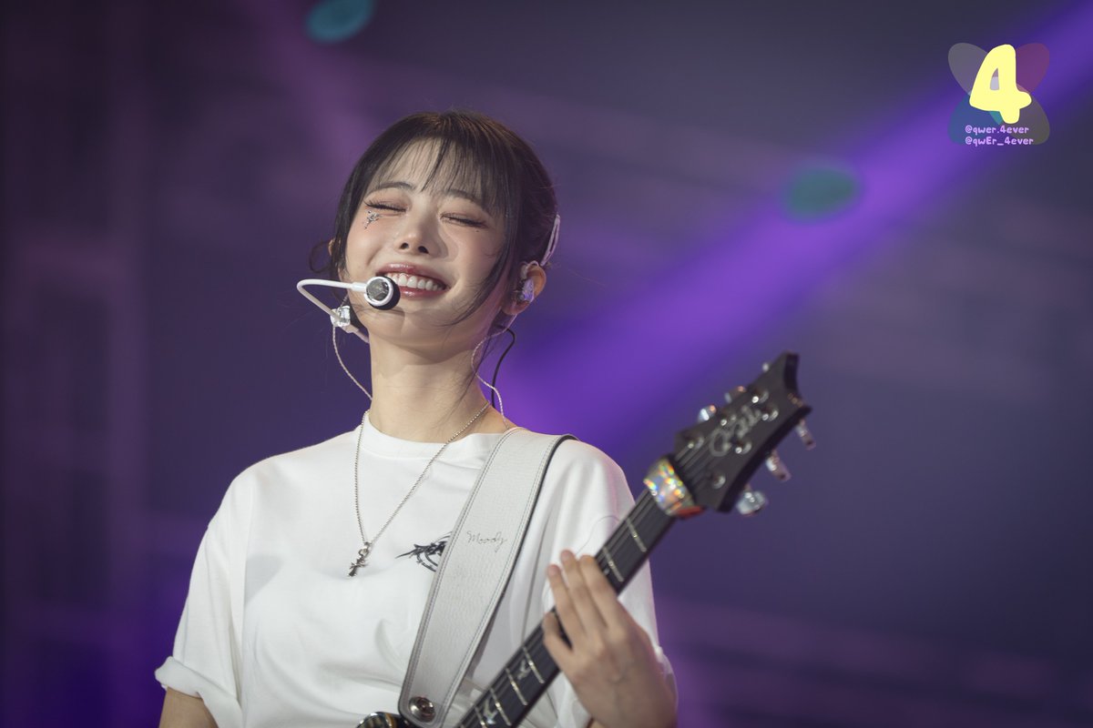 qwEr_4ever's tweet photo. 251003 QWER 1ST WORLD TOUR <ROCKATION> in Seoul   

#QWER 
#Hina #히나 #냥뇽녕냥 #장나영

@hapycb https://t.co/1KLox6jIif