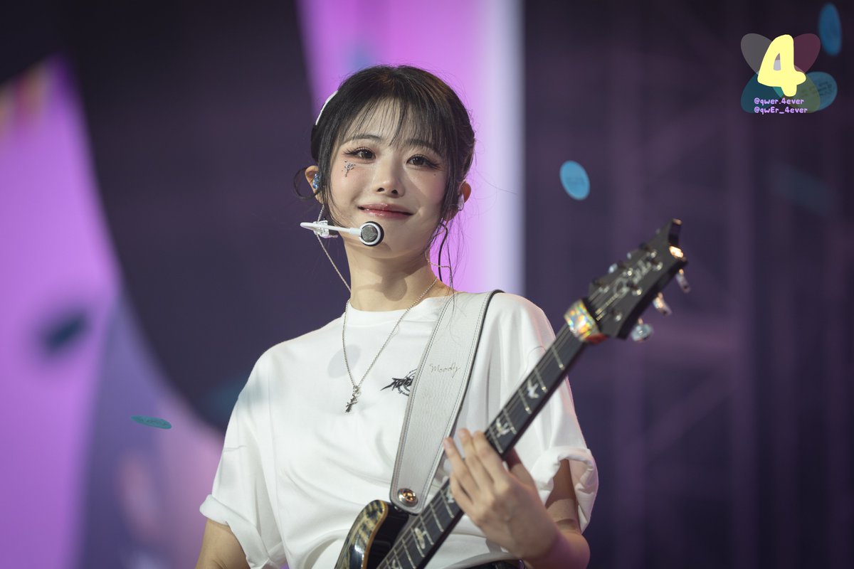 qwEr_4ever's tweet photo. 251003 QWER 1ST WORLD TOUR <ROCKATION> in Seoul   

#QWER 
#Hina #히나 #냥뇽녕냥 #장나영

@hapycb https://t.co/1KLox6jIif
