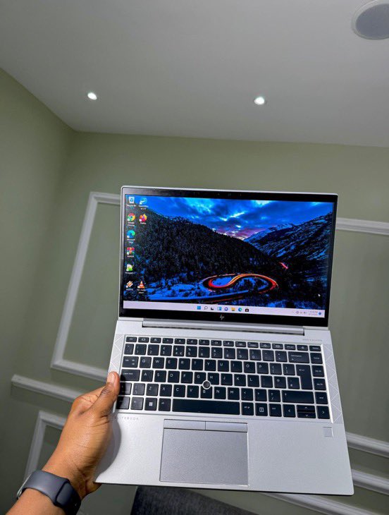 dizzy10_'s tweet image. *GAMING HP ELITEBOOK*
🧠AMD RYZEN 3 Pro 10th Gen Processor 8 CPU’s
🀄️@2.50Ghz ~ 4.0Ghz Turbo Boost
🀄️256 Ssd
🀄️8 Gig Ram ddr4
🀄️14 inch
🀄️Keyboard💡
🀄️Type C Port
🀄️Sim Card Slot + HDMI Port
🀄️Face ID
AMD Radeon Graphics 512 dedicated vga
🀄️Charger🔌
Ghc: 3.5k
☎️0241636577