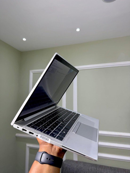 dizzy10_'s tweet image. *GAMING HP ELITEBOOK*
🧠AMD RYZEN 3 Pro 10th Gen Processor 8 CPU’s
🀄️@2.50Ghz ~ 4.0Ghz Turbo Boost
🀄️256 Ssd
🀄️8 Gig Ram ddr4
🀄️14 inch
🀄️Keyboard💡
🀄️Type C Port
🀄️Sim Card Slot + HDMI Port
🀄️Face ID
AMD Radeon Graphics 512 dedicated vga
🀄️Charger🔌
Ghc: 3.5k
☎️0241636577