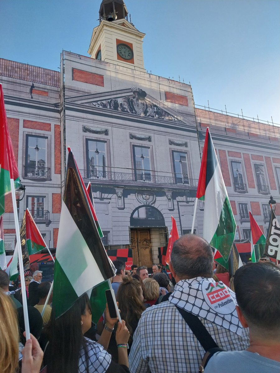 📢 Hoy nos concentramos en la puerta del  SOL por Palestina.Nos unimos para exigir el mantenimiento  de la paz mostrar nuestro apoyo al pueblo palestino.
🇵🇸 ¡Basta de silencio, basta de impunidad!
#PalestinaLibre #AltoAlGenocidio #MadridConPalestina