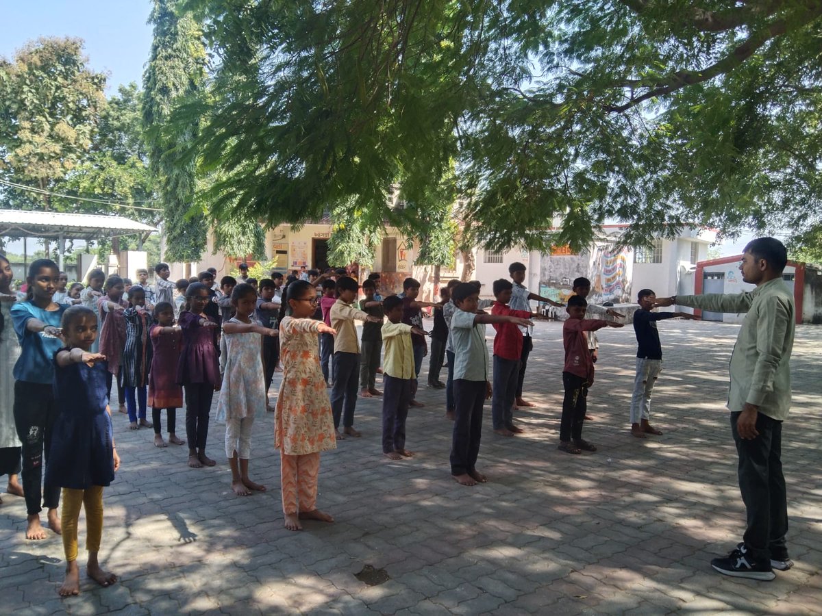 cdho_botad's tweet image. આજરોજ બોટાદ જિલ્લાના તમામ PHC તેમજ આયુષ્માન આરોગ્ય મંદિર ખાતે ગ્લોબલ હેન્ડ વોશિંગ ડે નિમિતે શપથ ગ્રહણ કરવામાં આવેલ.તેમજ હેન્ડ વોશ વિશે શાળાના બાળકોને આરોગ્યશિક્ષણ આપવામાં આવેલ. @DMOBotad @Bhimnathphc198 @GadhaliPhc @khas_phc @PHC_Kaniyad @PHCNAVDA @PhcSalangpur