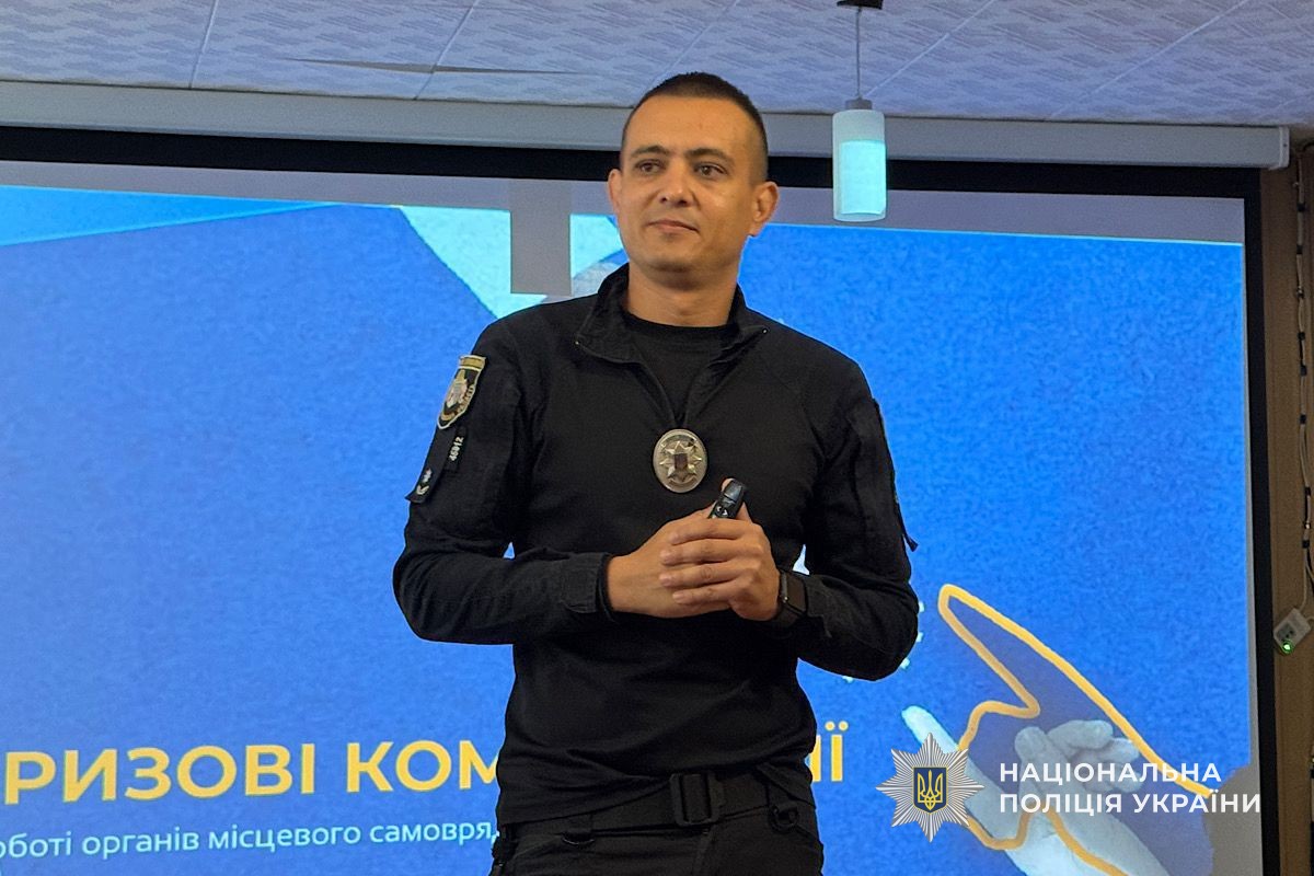 GUNP_Dnipro's tweet image. Поліцейський Нікопольщини провів тренінг із кризових комунікацій для представників місцевої влади на Криворіжжі
Джерело: dp.npu.gov.ua/news/politseis…
@34_tv
@news112ua
@istv
#Поліція #Дніпро #новини