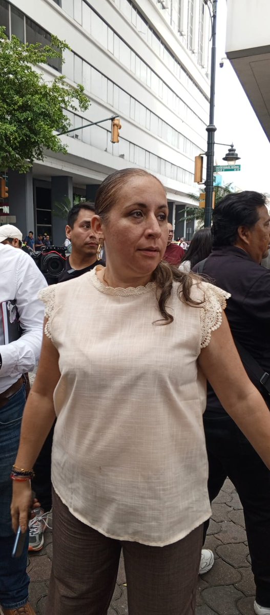 PeriodicoGN's tweet photo. Contrataron a la @CEDHUS para desprestigiar a la @FiscaliaEcuador y llevaron dirigentes de la inexistente Comuna de Barrios del Sur. ¿El motivo del ataque? Reportar que @aquilesalvarez no se presentaba periódicamente, como se ordenó, dentro del proceso por tráfico de combustibles https://t.co/X4cuaxkKro