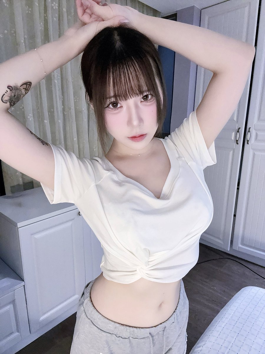 titania_158's tweet photo. ��的腰雖然不細但有腰線(*ˊˋ*)
My waist isn’t tiny, but it’s got curves.
ウエストは細くないけど、ラインはちゃんとあるよ♡ https://t.co/D0BOBjdjVb
