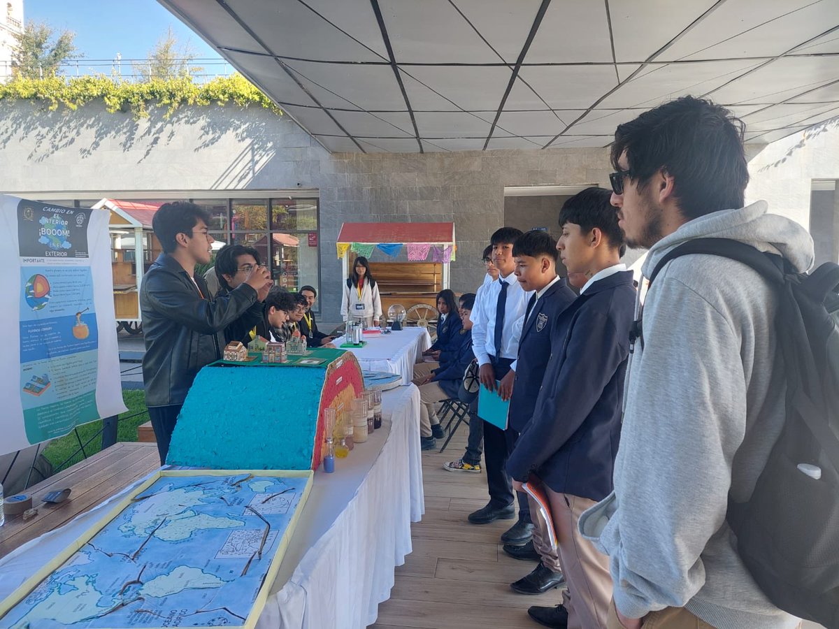 ✨🔬 Explorando la ciencia desde el aula hacia el universo 🌌📚

El día de hoy, nuestras y nuestros estudiantes de primer año del CBT “Profr. Luis Camarena González”, de los turnos Matutino y Vespertino, participaron con gran entusiasmo en el XL Encuentro Nacional de Divulgación