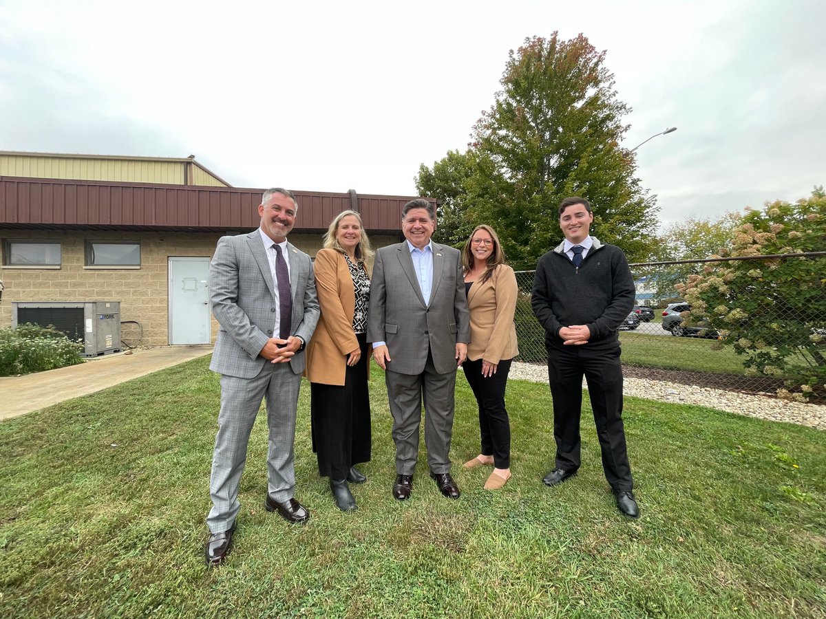Innovative Rail Technologies and Motive Power Resources welcomed elected officials, industry experts, and community leaders to unveil their latest innovation, a 100% battery-electric, Illinois-built locomotive. The GEDC was represented at the event by Nancy and Aindrea.