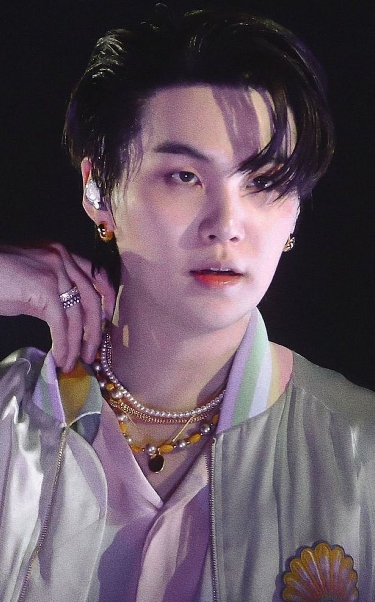 bet i made you stop scrolling huh?