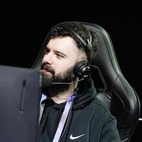 🚨: O streamer e influenciador, Michel. Até o presente momento, não se pronunciou sobre a prisão do Buzeira. Que decepção....