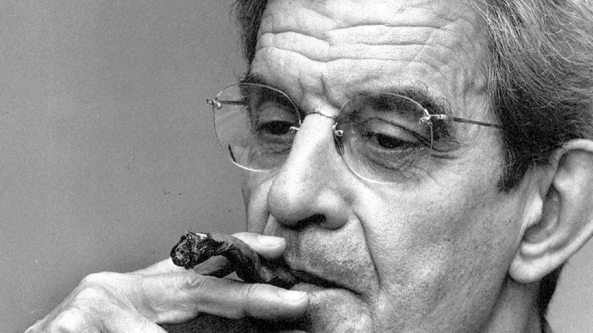 acabo de descubrir que; "¿puedo hacerte una pregunta?" en italiano se traduce como; "posso fare una domanda?" (demanda) 

y me parece MARAVILLOSO