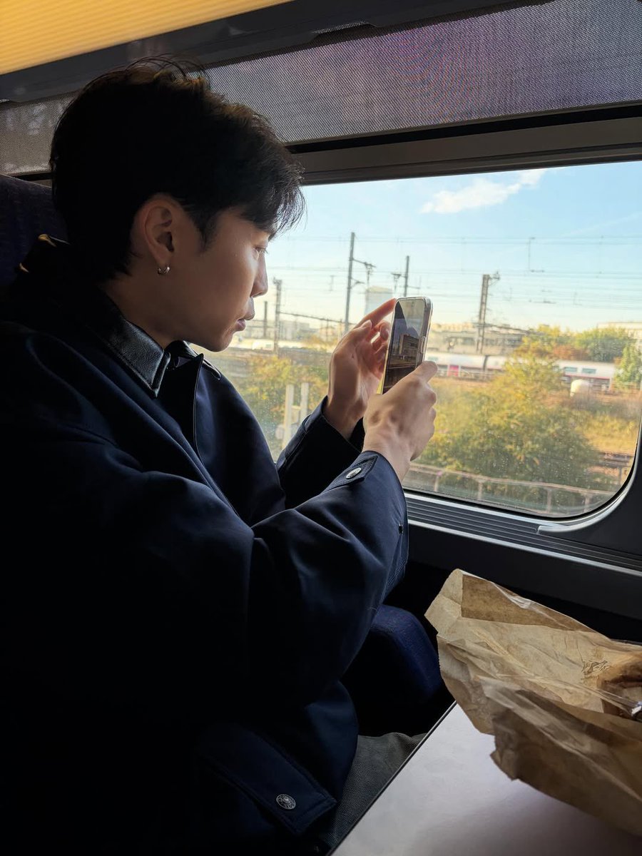 ไวบ์ฮีมัน suh sweet อยู่แล้วเกทปะ เป็นคนเทสดี ละเอียดในหลายๆอย่าง ใจเย็น ยิ้มง่าย ขี้เล่นแต่อยู่ด้วยแล้วอุ่นใจ คนได้เป็นแฟนด้วยคือโชคดีจริงๆอะ แม่ยินดีด้วยนะน้องแจน