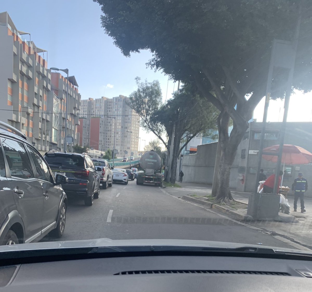 ⁦<a href="/ClaraBrugadaM/">Clara Brugada Molina</a>⁩ ⁦<a href="/AlcaldiaAO/">Alcaldía Álvaro Obregón</a>⁩ ⁦<a href="/javiercasarin/">Javier Casarin</a>⁩ ⁦<a href="/OVIALCDMX/">OVIAL_SSCCDMX</a>⁩ ⁦<a href="/supercivicosmx/">Los Supercívicos</a>⁩ ⁦<a href="/mileniotv/">Milenio Televisión</a>⁩ ahora prolongación San Antonio ya es estacionamiento de basureros trailera y pipas de agua, complicando circulación vial. Urge solución