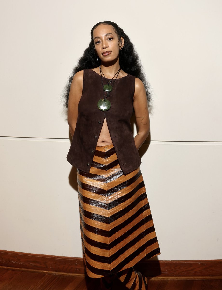 solangehourly's tweet image. Solange at her USC Scholar-in-Residence announcement event 🤎