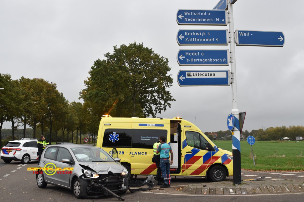 Twee lichtgewonden bij verkeersongeval op kruising in Well