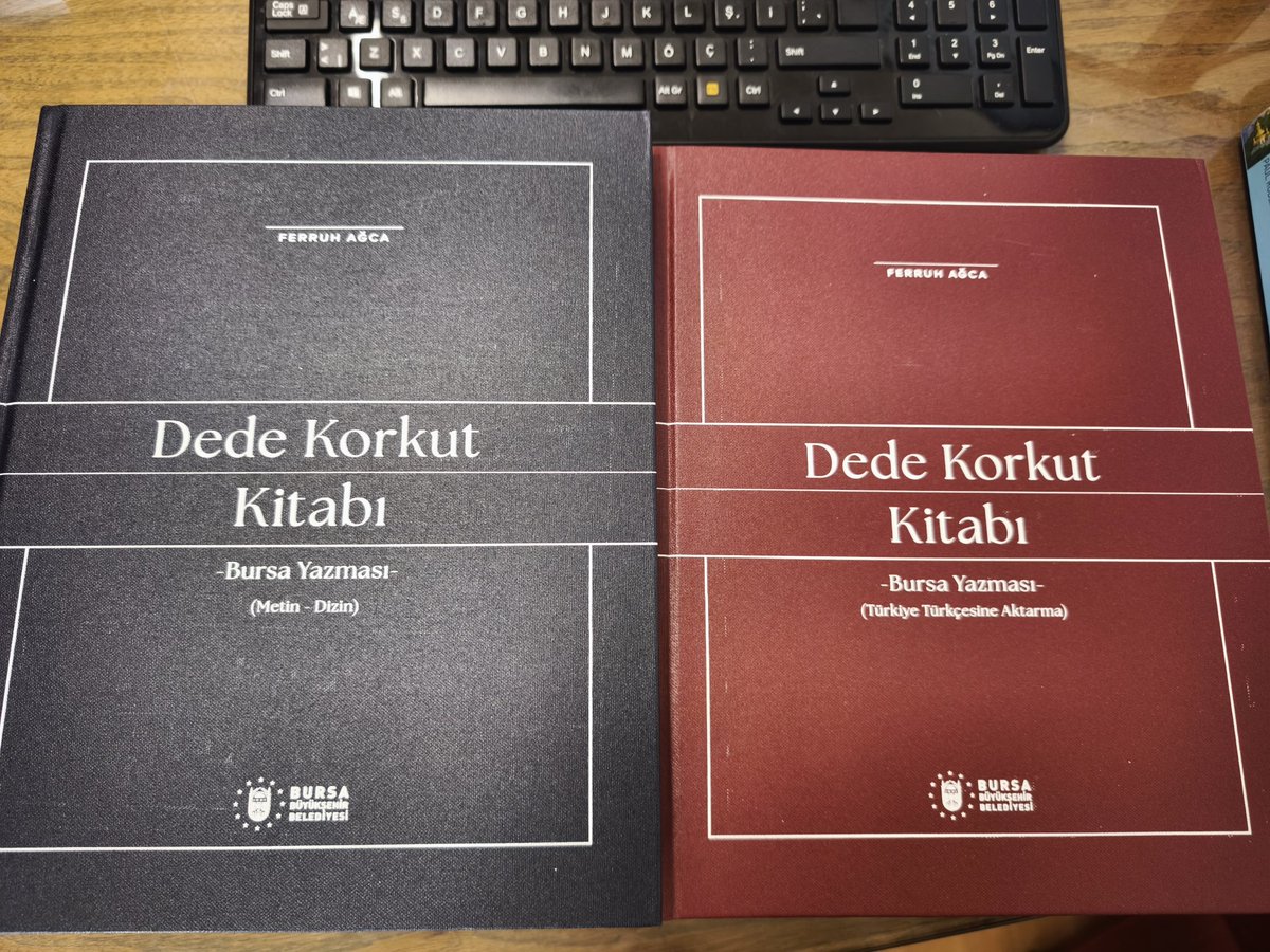Dede Korkut Kitabı Bursa nüshası kıymetli meslektaşım <a href="/Ferruhagca/">Ferruh Ağca</a> 'nın titiz çalışmasıyla yayımlandı.  Ağca'yı kutluyorum. Nüshayı koruyan, tıpkıbasımını yayımlayan, şimdi de ilmî yayımını istifadeye sunan <a href="/bursabuyuksehir/">Bursa Büyükşehir Belediyesi</a> 'e ve sayın <a href="/mustafabozbey/">Mustafa Bozbey</a> 'e teşekkür ederim.