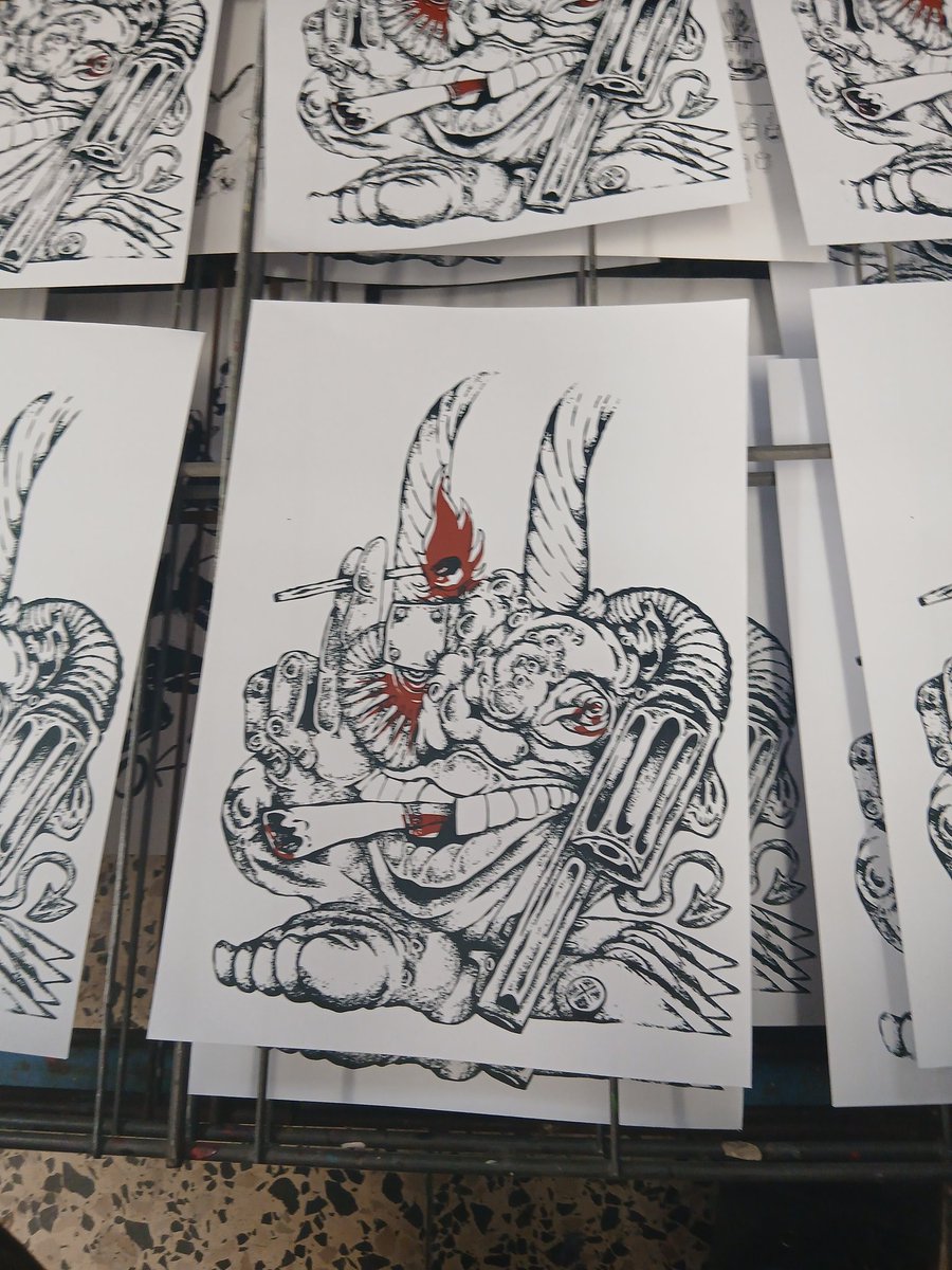 Serigrafias A4 em papel de 120gr com impressao a 2 cores
Edição limitade de 50 (nao tinha mais papel na oficina)
10 paus entrega a mão no porto ou ctt ou feira de arte ou apanhar me com elas na mochila a porta do taskinha