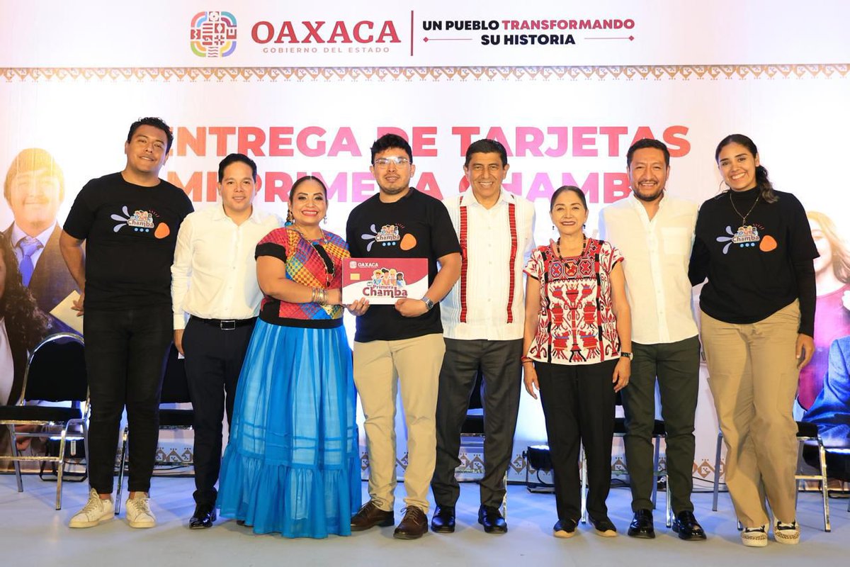 NuevoSiglo_Mx's tweet photo. Abre Salomón Jara oportunidades de trabajo a más de mil jóvenes con entrega de tarjetas de Mi Primera Chamba https://t.co/PxvQFP1aGq a través de @NuevoSiglo_Mx  #NSNoticias @salomonj https://t.co/8qOD9O3lHk