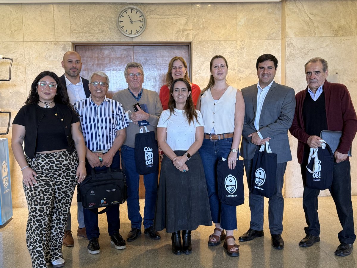 Consejo Consultivo Cooperativo: trabajo conjunto para fortalecer el sector

La Dirección de Emprendedores y Cooperativas del Ministerio de Producción llevó adelante la última reunión del año del Consejo Consultivo Cooperativo, desarrollada en Casa de Gobierno.