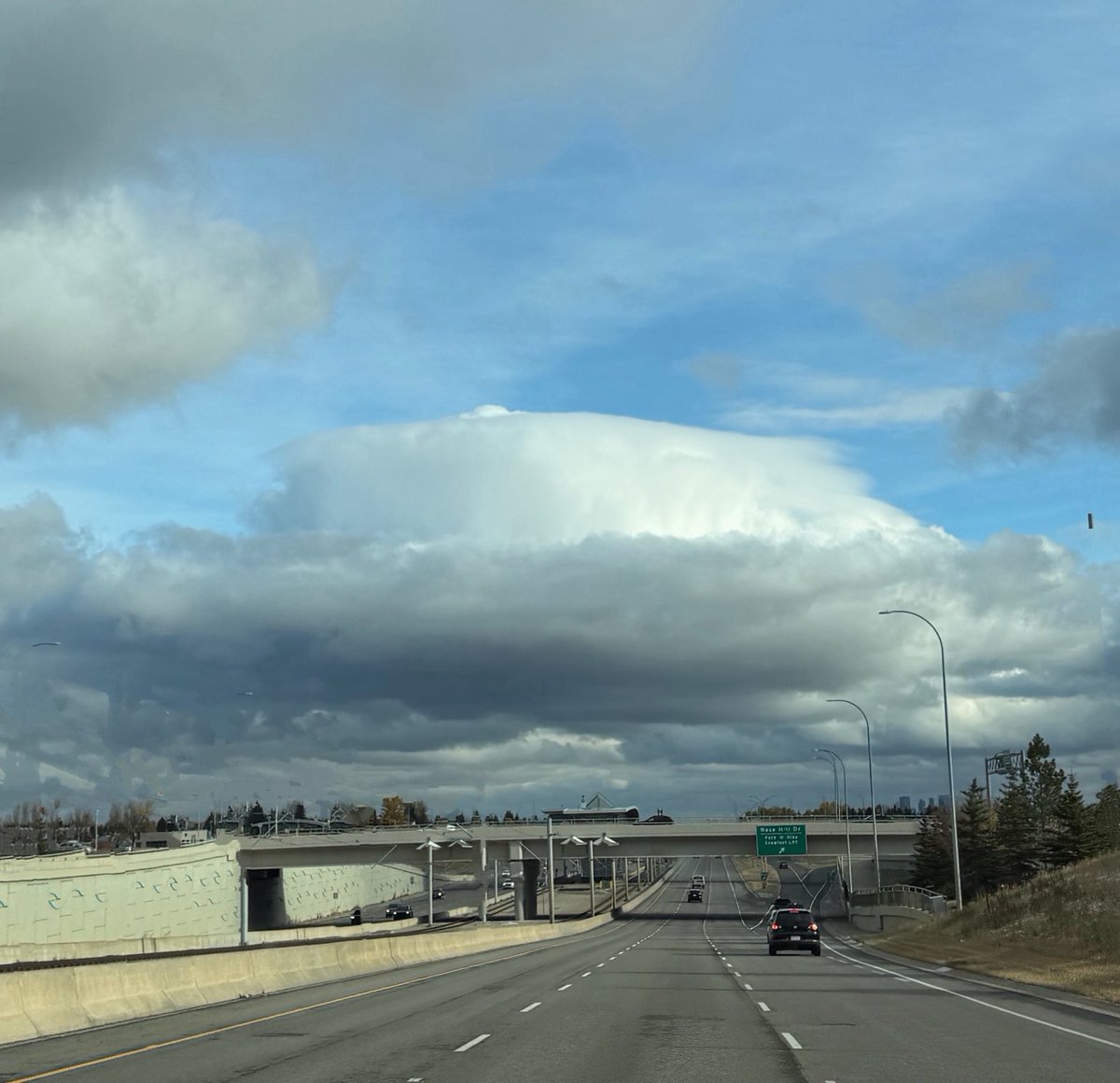 FidaKfida's tweet photo. What do you call this cloud? #yycwx https://t.co/NzNle7RRQj