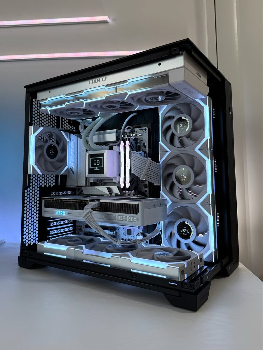 HiredSpender's tweet image. When beauty and beast exist in the same build
Case: Lian Li O11 Vision compact black
CPU: Amd Ryzen 5 7600x
Motherboard: Aorus b650e elite x ax ice
GPU: GIGABYTE RTX 5080 aero
RAM: Kingston 32gb 6400mhz
PSU: Lian Li Edge 1000w white
ImageCredit: 99setups