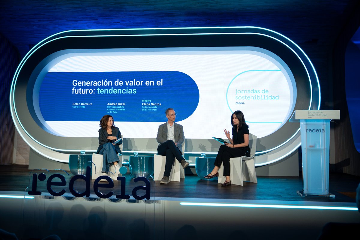 Prosiguen nuestras #JSRedeia25, reflexionando ahora sobre la generación de valor en el futuro y las tendencias actuales, bajo la moderación de <a href="/EsantosE/">Elena Santos Espinosa</a>, redactora jefe de <a href="/ElHuffPost/">El HuffPost</a>. Con la visión de <a href="/BelenBarreiro_/">Belén Barreiro</a>, presidenta de @40dbE y de <a href="/and_rizzi/">Andrea Rizzi</a> , corresponsal de