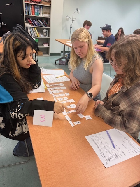 pec_seawolves's tweet image. Students  in Ms. King's Biology class work with their partner at each station to review cell division. #mitosis #meiosis