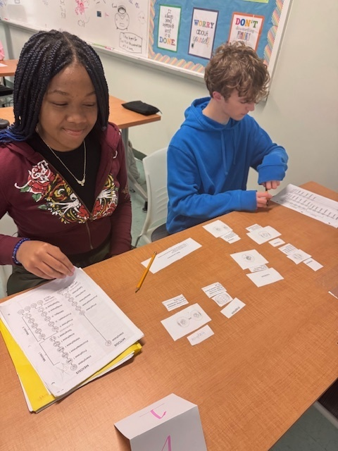 pec_seawolves's tweet image. Students  in Ms. King's Biology class work with their partner at each station to review cell division. #mitosis #meiosis