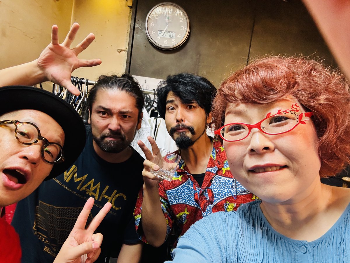 smoothaceSige's tweet photo. Waikiki26周年ライヴの想い出photoよ。
#elekibass
#smoothace
#ツヤトモヒコ
#星野みちる
#江草啓太
#nakamurabrothers https://t.co/sWwzp20N4s