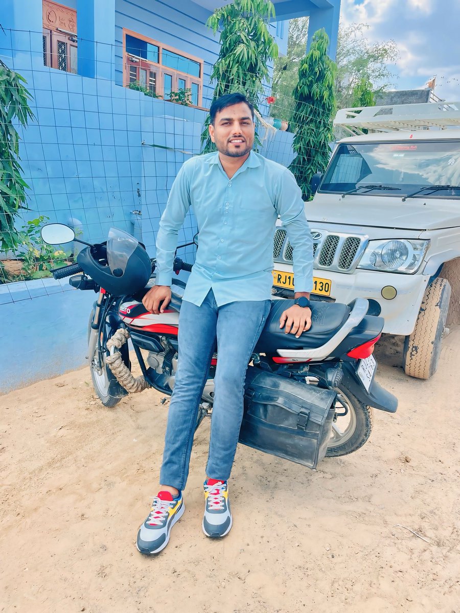 जहां मुंह पर थप्पड़ मारने का मन करे वहां,
भी तमीज़ से जवाब देना का हुनर है मुझमें!