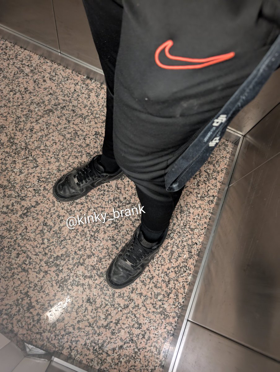 Te vas a arrodillar a lamer o tengo que obligarte yo 😈