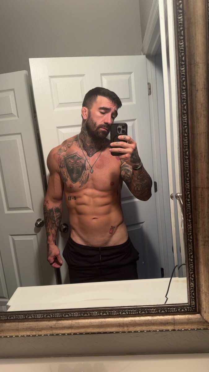 TheRealRomanOne's tweet image. Im on @chaturbate now