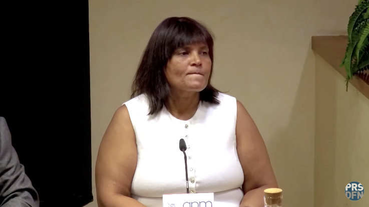 diariodecuba's tweet photo. @CubaPdc @observacuba @CADAL @hrw_espanol @JuanPappierHRW @ErikaGuevaraR @nytimeses @WHAAsstSecty @RepCarlos @ONU_es @PrisonersDFNdrs @Unpacuoficial @jdanielferrer La madre de #LuisRobles acompaña al exprisionero político en la conferencia de prensa de @PrisonersDFNdrs, y cuenta cómo fue asediada por el #RégimenCubano, que hostigó incluso a otros miembros de su familia.
SIGUE LA COBERTURA en #DiarioDeCuba: https://t.co/5BaPzqqwmY https://t.co/GPOBkmrLvS