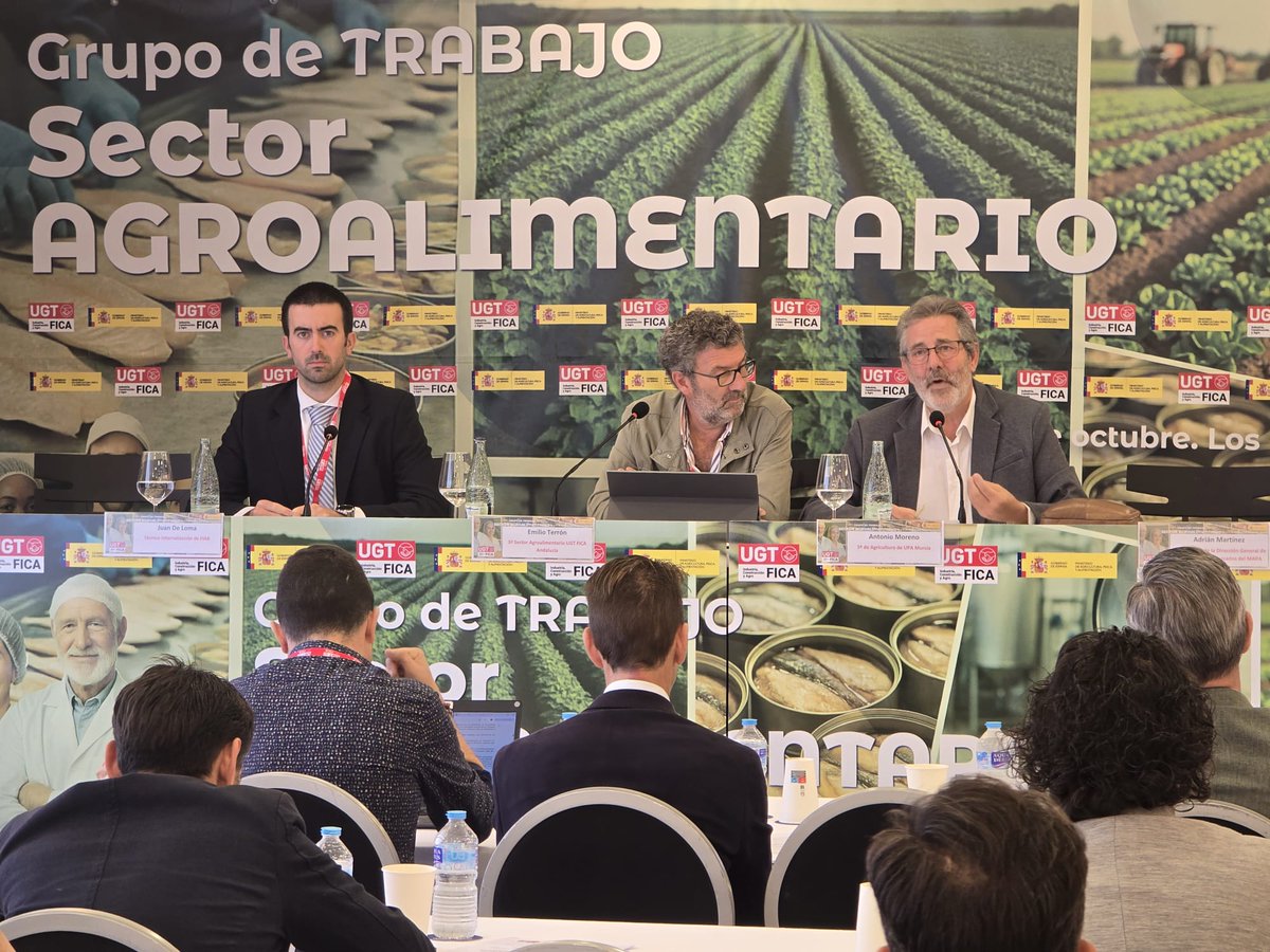 Antonio Moreno <a href="/UPA_Murcia/">UPA Murcia</a> ha compartido mesa sobre la 𝙋𝙤𝙨𝙞𝙘𝙞𝙤́𝙣 𝙙𝙚𝙡 𝙨𝙚𝙘𝙩𝙤𝙧 𝙖𝙜𝙧𝙖𝙧𝙞𝙤 𝙨𝙤𝙗𝙧𝙚 𝙚𝙡 𝙖𝙘𝙪𝙚𝙧𝙙𝙤 𝙈𝙚𝙧𝙘𝙤𝙨𝙪𝙧, con Adrián Martínez <a href="/gobmapa/">Ministerio de Agricultura, Pesca y Alimentación</a>, y Juan de Loma <a href="/esFIAB/">FIAB</a>, moderados por Emilio Terrón <a href="/UGT_FICA/">UGT FICA #SalariooConflicto #PactoIndustria</a> en la jornada sobre el agro.