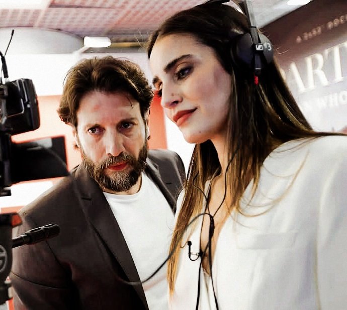 إشترييت 🫰🏻🤍🤍🤍🤍
رسام وأعمى وهي ملهمته 
قصص فارطة بس جوووي 

#محمد_الأحمد