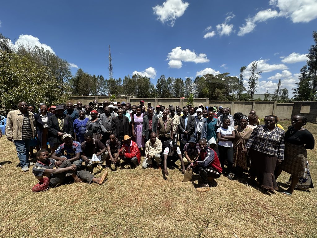FPCKenya_'s tweet photo. ๐
Day Two done!
Todayโs farmer trainings in Makueni & Murangโa focused on:
โ
Safe use of plant protection products
โ
Hygiene
โ
Worker safety & health
Funded by @EUinKenya through @TradeMarkAfrica & implemented by AESA.
#FPCKenya #GlobalGAP #FoodSafety #SustainableFarming https://t.co/urVkNWLFIo